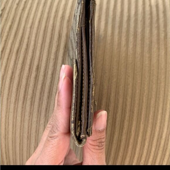 AUTHENTIC VINTAGE GUCCI SMALL BIFOLD WALLET - Picture 9 of 12